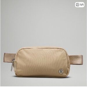 NWT! Lululemon Athletica Black Everywhere Belt Bag mini in Trench